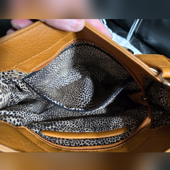 New Tan Leather Women's Crossbody With Leopard Print Guitar Strap - Picture 5 of 9